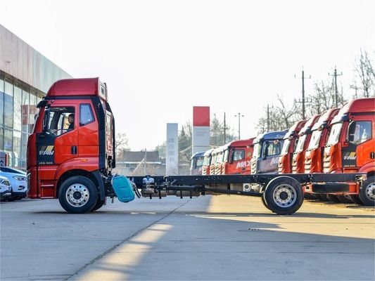 FAW Jiefang J6G 중형 트럭 6x2 밴 7-10 톤 8 휠 펜스 트럭 운송 차량
