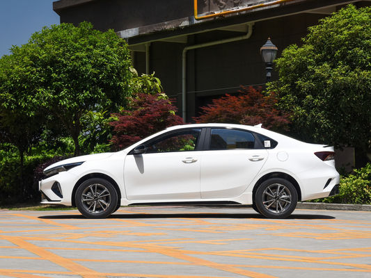 2024 KIA K3 이코노미 EV 카 컴팩트 세단 차 사거리가 410km, 최고 속도는 165km/h