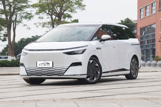 큰 가족 MPV Xpeng X9 전기 702KM NEDC 초장거리 7석 에너지 차량
