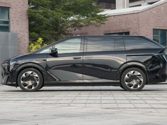 큰 가족 MPV Xpeng X9 전기 702KM NEDC 초장거리 7석 에너지 차량