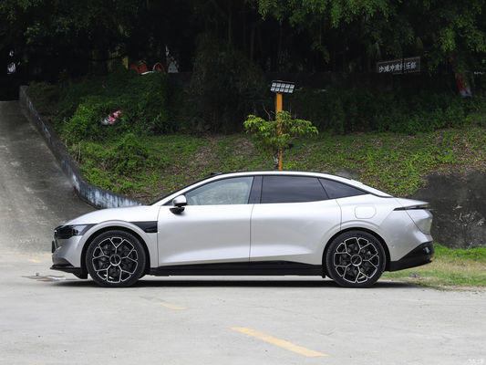 870KM 순수 전기 크루징 레인지 지일리 ZEEKR 007 AWD 버전 고속 자동차