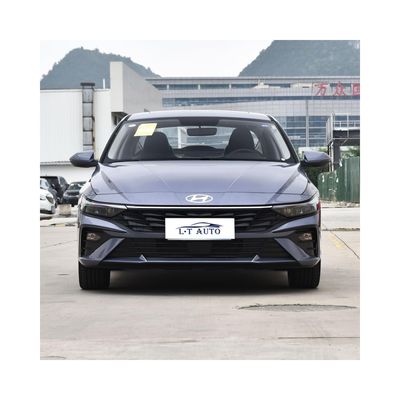 엘란트라 세단 4도어 5석기 360° 후면 카메라와 최대 토크 Nm 100-200Nm