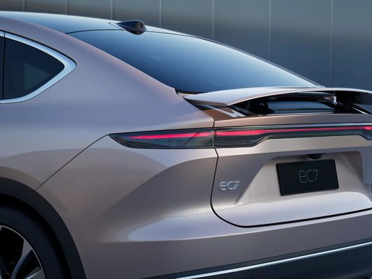 NIO EC7 장거리 EV SUV 휠베이스 2960mm 5도어 5석체 구조