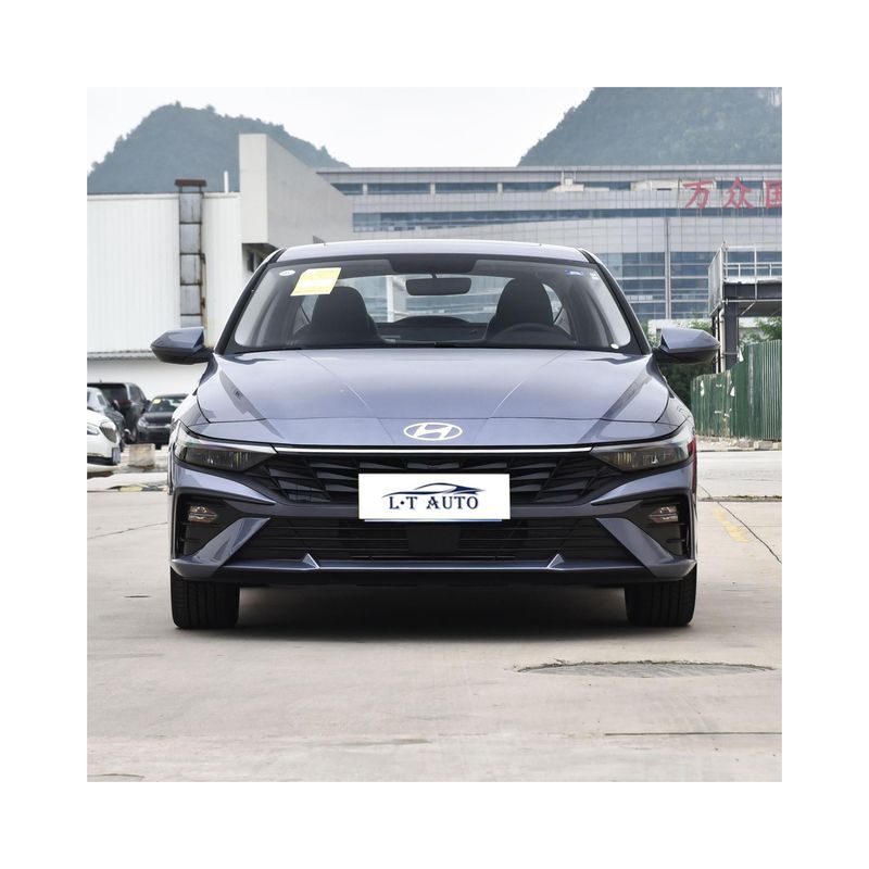 엘란트라 세단 4도어 5석기 360° 후면 카메라와 최대 토크 Nm 100-200Nm